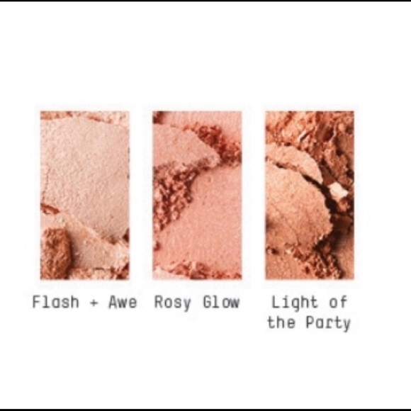 442. Mac hyper real glow highlighter palette - Picture 7 of 7